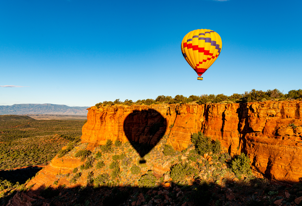 Hot,Air,Balloon,Ride,Over,The,Beautiful,Red,Rock,Cliffs