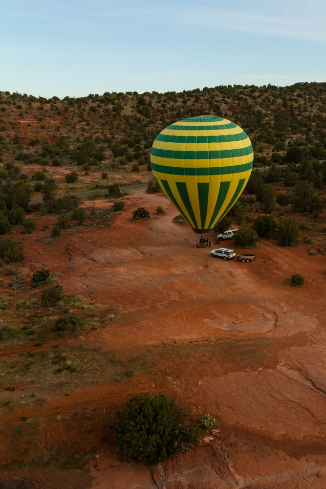 Sedona,,Arizona,-,April,12,:,Tourists,Getting,Ready,For